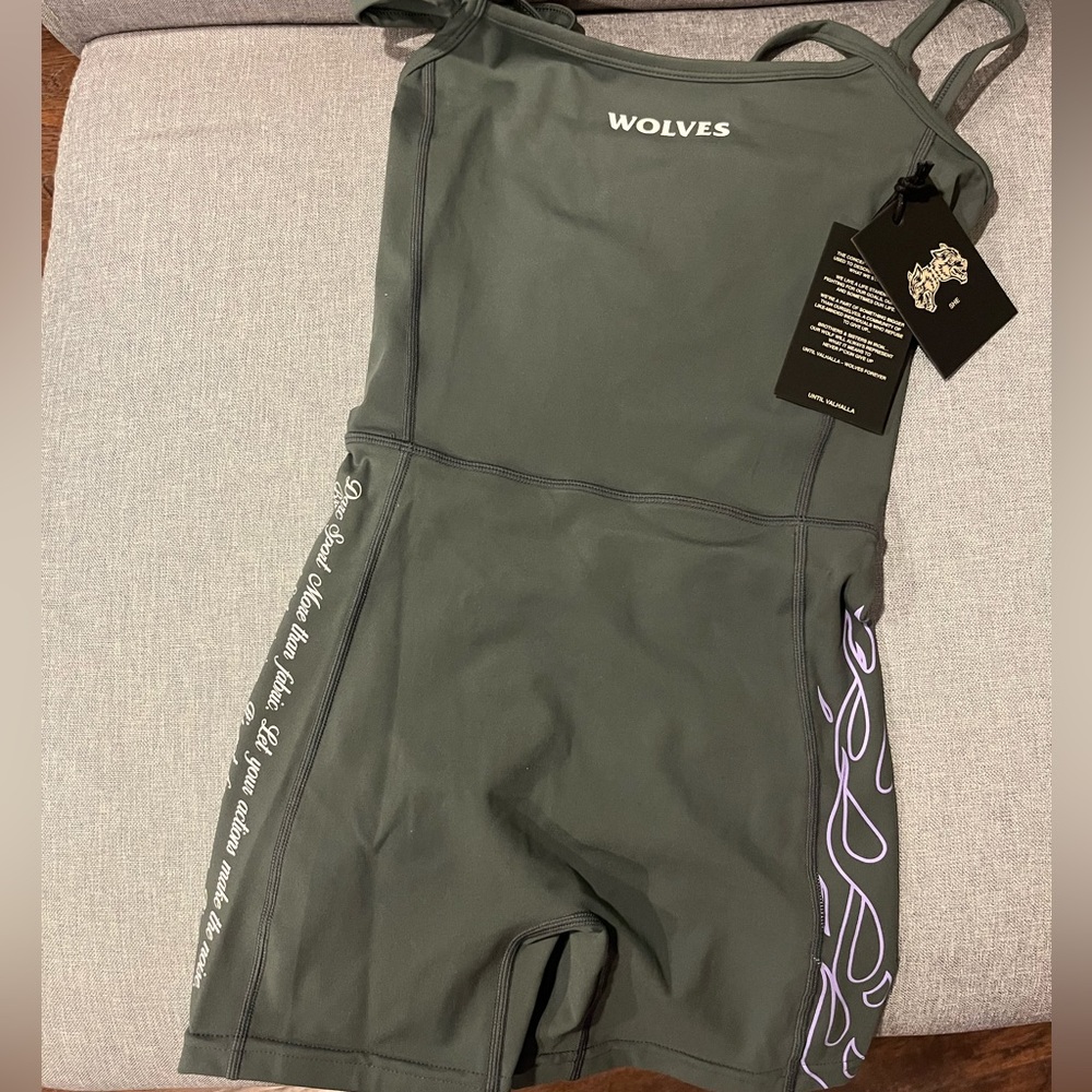 WOLVES SEAMLESS BODYSUIT